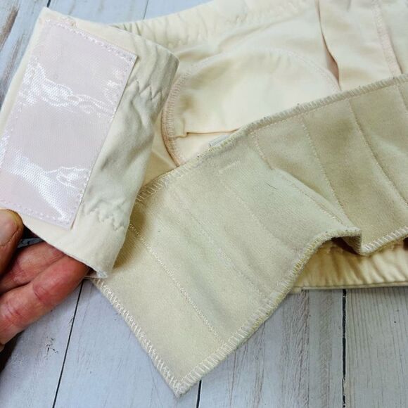 Simple Wishes Hands Free Breast Pumping Nursing Strapless Bra - Picture 3 of 6